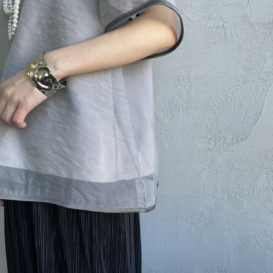 nenom [ネノム] シアーレイヤードTシャツ [NE25112016] 07 GRAY &&モデル身長：150cm 着用サイズ：F&&