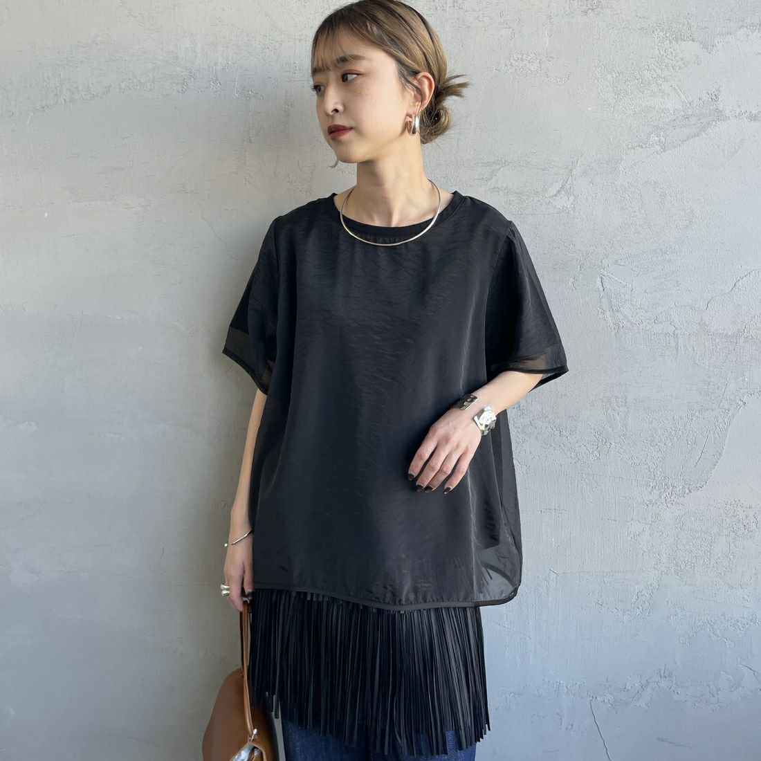 nenom [ネノム] シアーレイヤードTシャツ [NE25112016] 09 BLACK &&モデル身長：150cm 着用サイズ：F&&