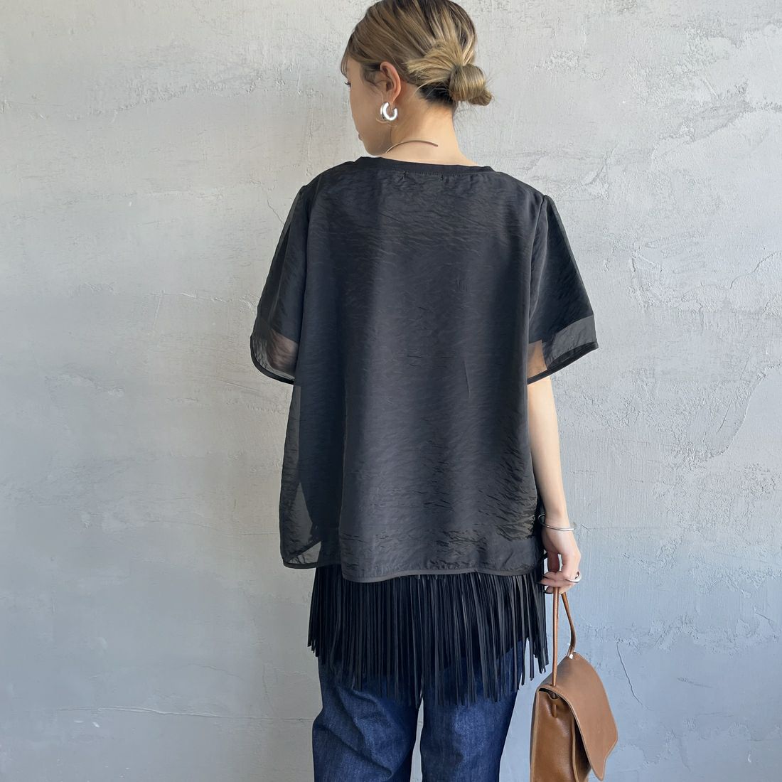 nenom [ネノム] シアーレイヤードTシャツ [NE25112016] 09 BLACK &&モデル身長：150cm 着用サイズ：F&&