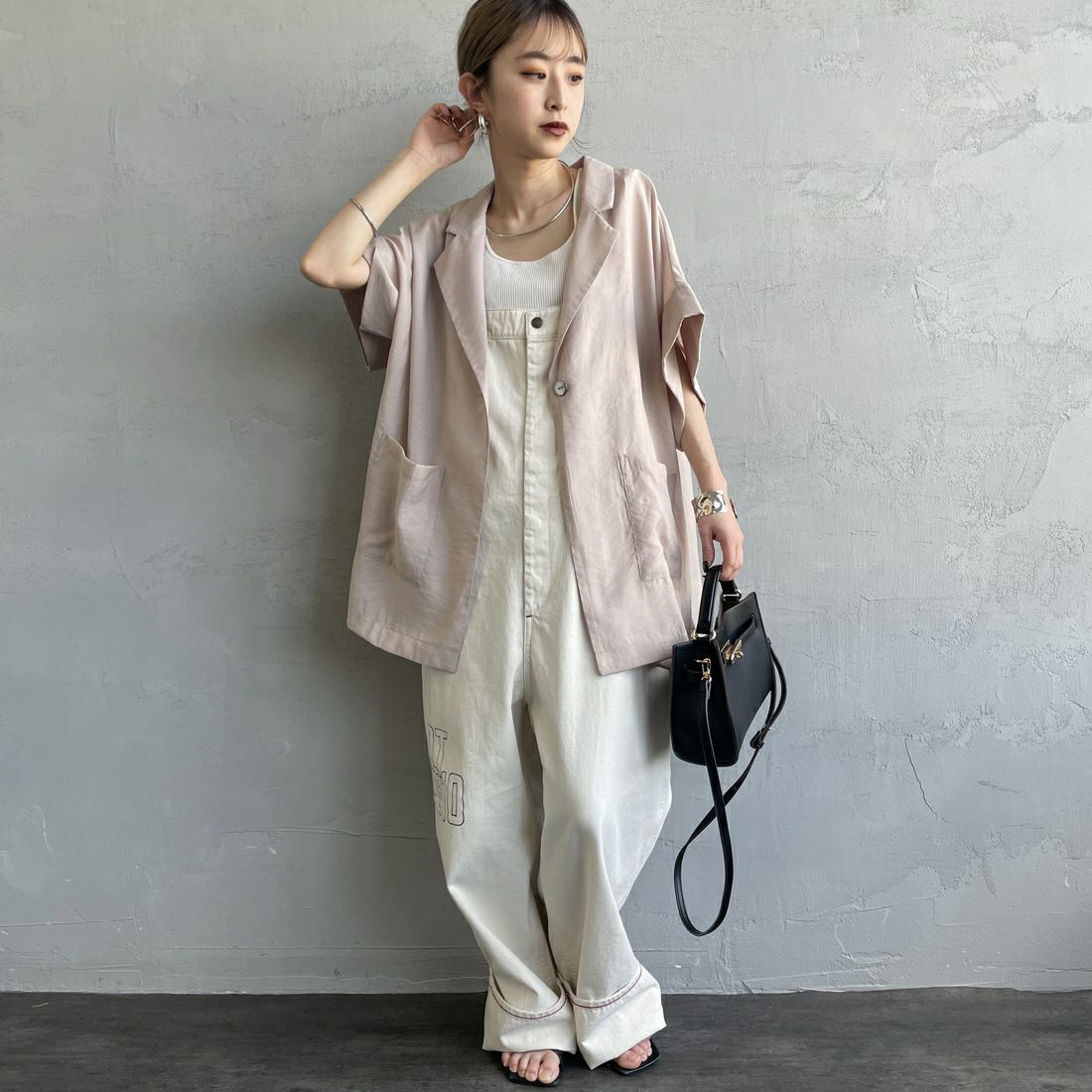 nenom [ネノム] ハーフスリーブ シアーシャツジャケット [NE25112017] 22 BEIGE &&モデル身長：150cm 着用サイズ：F&&
