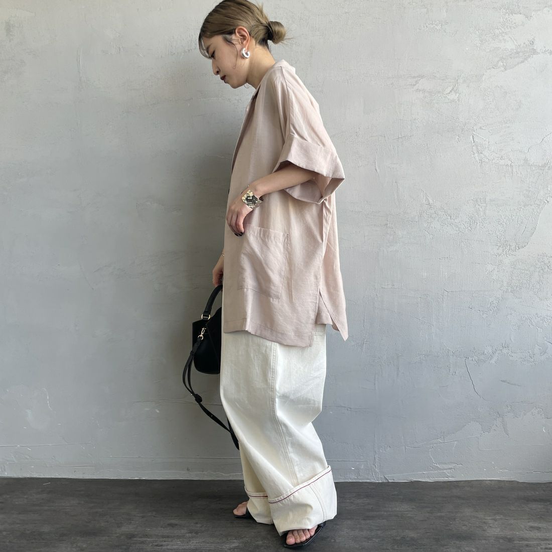 nenom [ネノム] ハーフスリーブ シアーシャツジャケット [NE25112017] 22 BEIGE &&モデル身長：150cm 着用サイズ：F&&