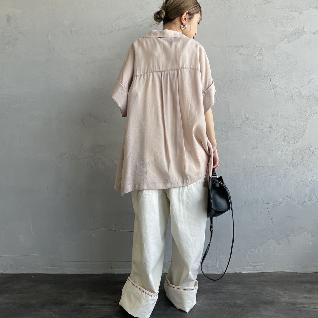 nenom [ネノム] ハーフスリーブ シアーシャツジャケット [NE25112017] 22 BEIGE &&モデル身長：150cm 着用サイズ：F&&