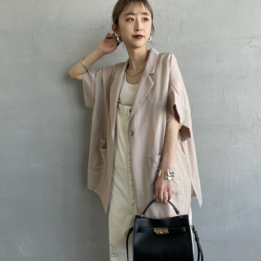 nenom [ネノム] ハーフスリーブ シアーシャツジャケット [NE25112017] 22 BEIGE &&モデル身長：150cm 着用サイズ：F&&