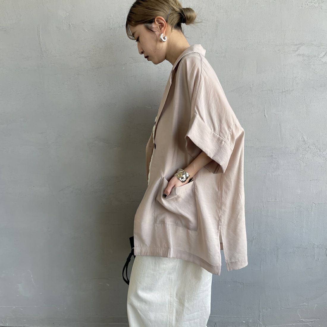 nenom [ネノム] ハーフスリーブ シアーシャツジャケット [NE25112017] 22 BEIGE &&モデル身長：150cm 着用サイズ：F&&