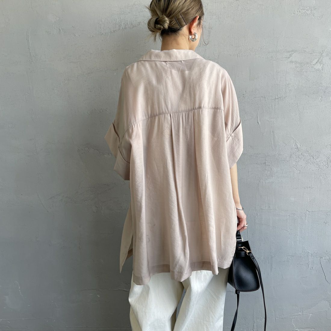 nenom [ネノム] ハーフスリーブ シアーシャツジャケット [NE25112017] 22 BEIGE &&モデル身長：150cm 着用サイズ：F&&