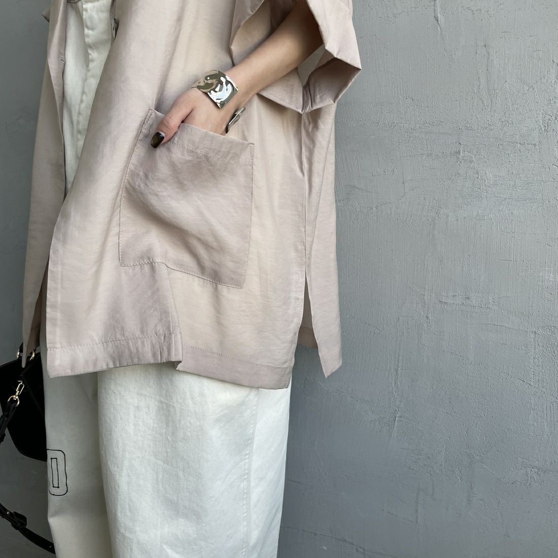 nenom [ネノム] ハーフスリーブ シアーシャツジャケット [NE25112017] 22 BEIGE &&モデル身長：150cm 着用サイズ：F&&