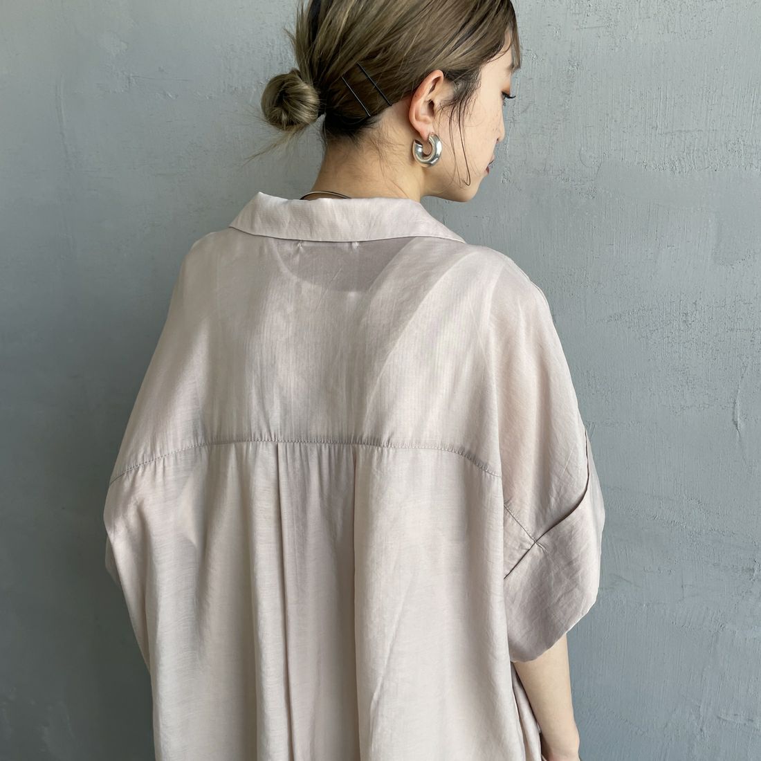 nenom [ネノム] ハーフスリーブ シアーシャツジャケット [NE25112017] 22 BEIGE &&モデル身長：150cm 着用サイズ：F&&