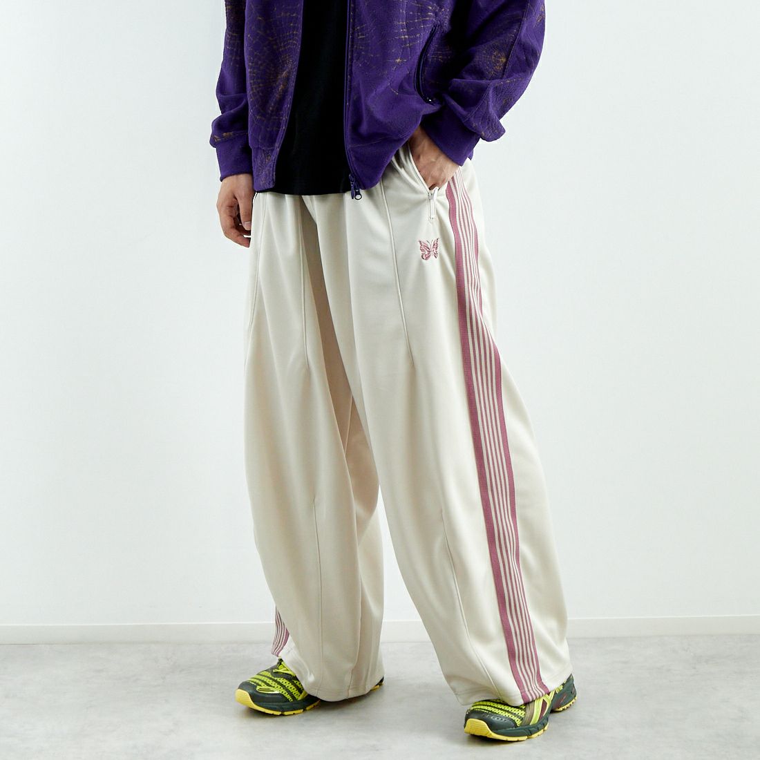 Needles [ニードルズ] ヒザデルトラックパンツ [QV311] A IVORY &&モデル身長：179cm 着用サイズ：S&&