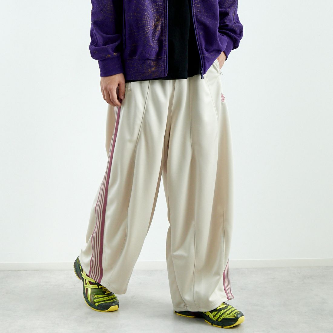 Needles [ニードルズ] ヒザデルトラックパンツ [QV311] A IVORY &&モデル身長：179cm 着用サイズ：S&&