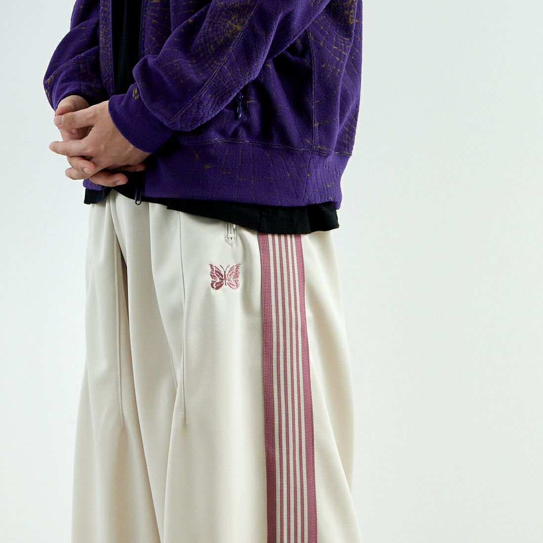 Needles [ニードルズ] ヒザデルトラックパンツ [QV311] A IVORY &&モデル身長：179cm 着用サイズ：S&&