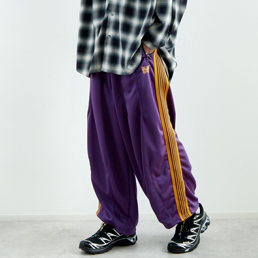 Needles [ニードルズ] ヒザデルトラックパンツ [QV311] C PURPLE &&モデル身長：179cm 着用サイズ：XS&&