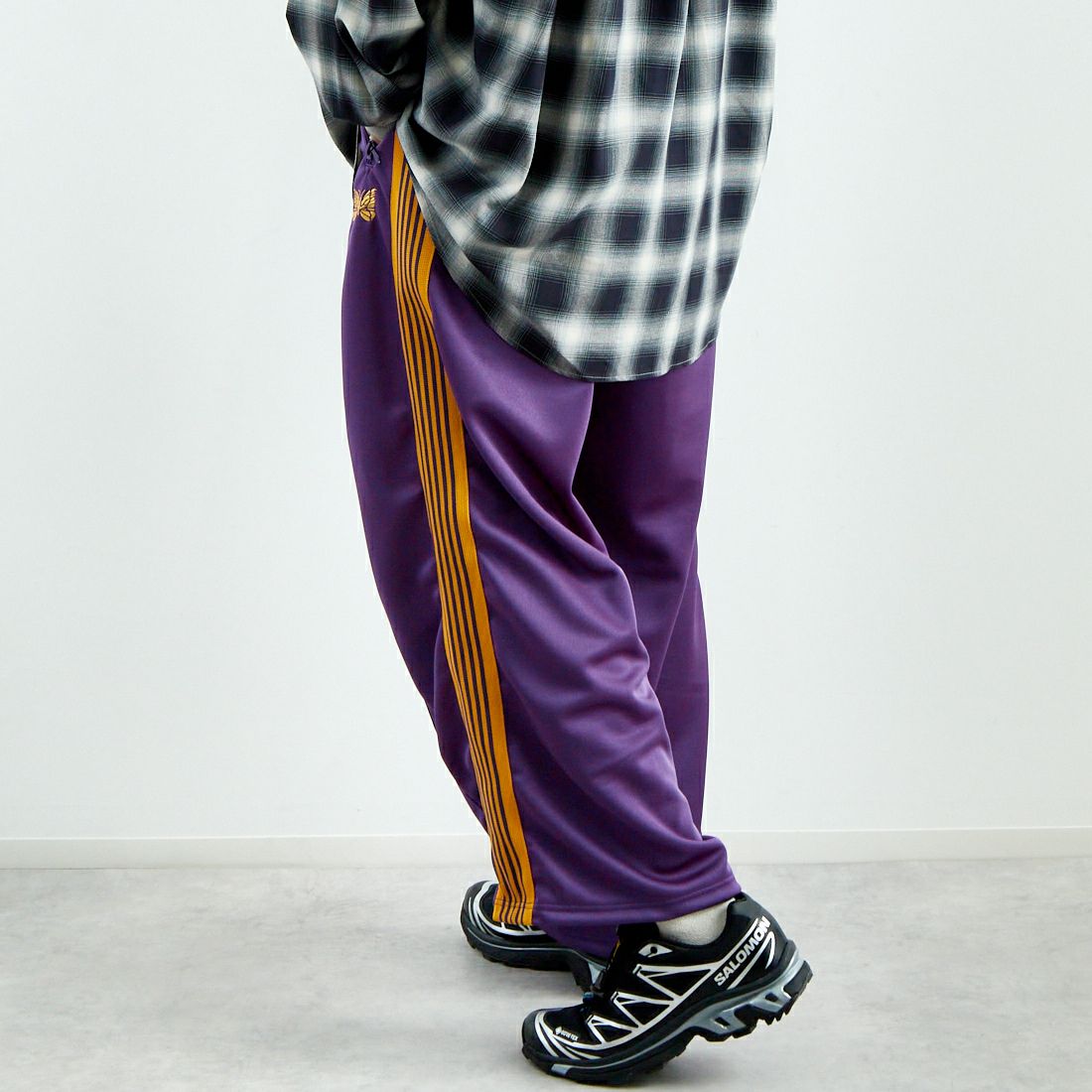 Needles [ニードルズ] ヒザデルトラックパンツ [QV311] C PURPLE &&モデル身長：179cm 着用サイズ：XS&&