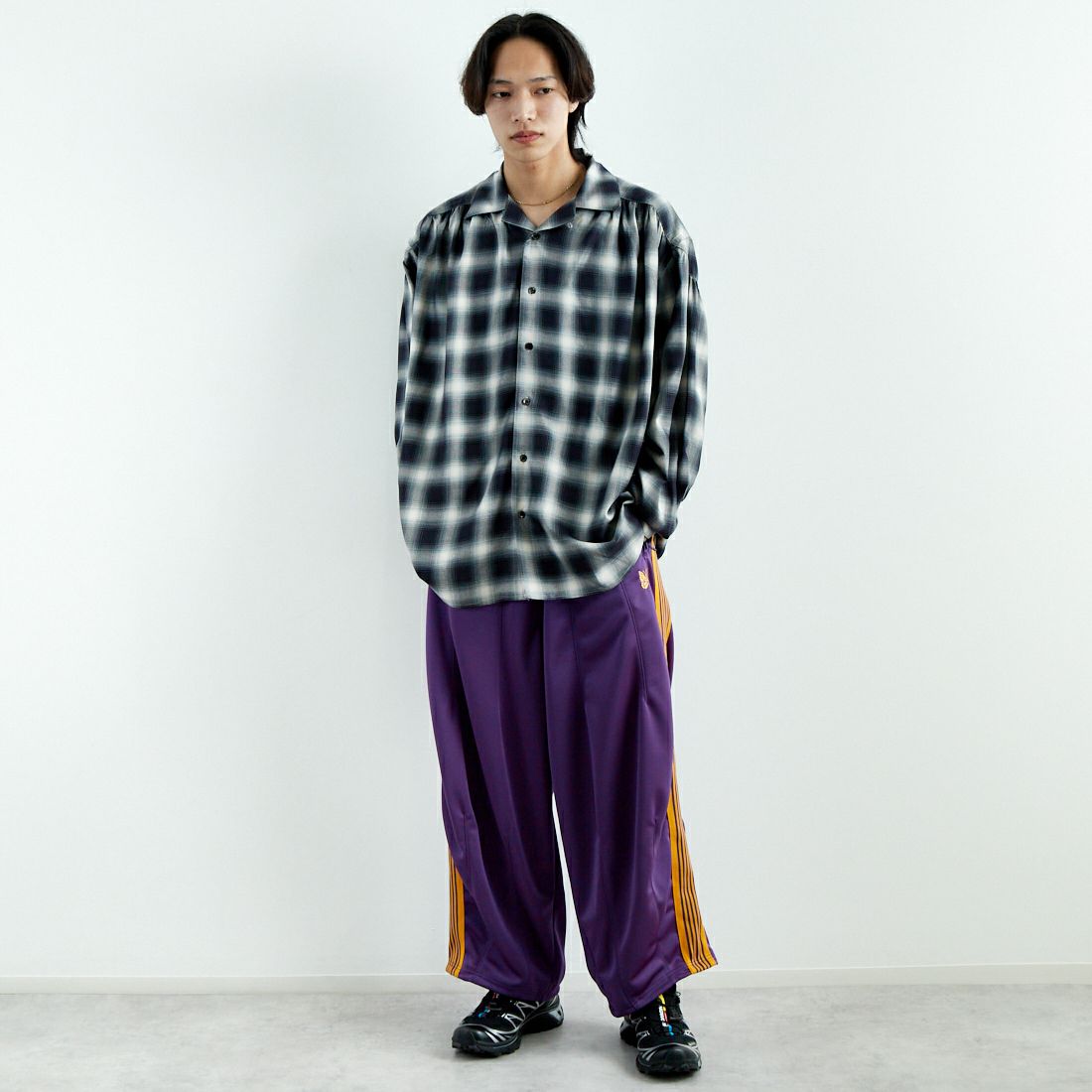 Needles [ニードルズ] ヒザデルトラックパンツ [QV311] C PURPLE &&モデル身長：179cm 着用サイズ：XS&&