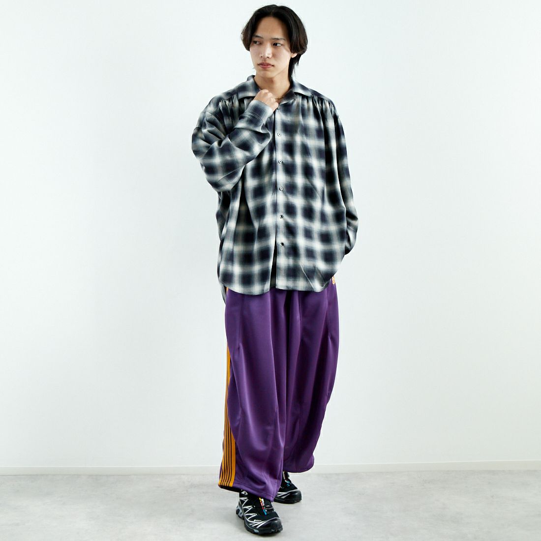 Needles [ニードルズ] ヒザデルトラックパンツ [QV311] C PURPLE &&モデル身長：179cm 着用サイズ：XS&&