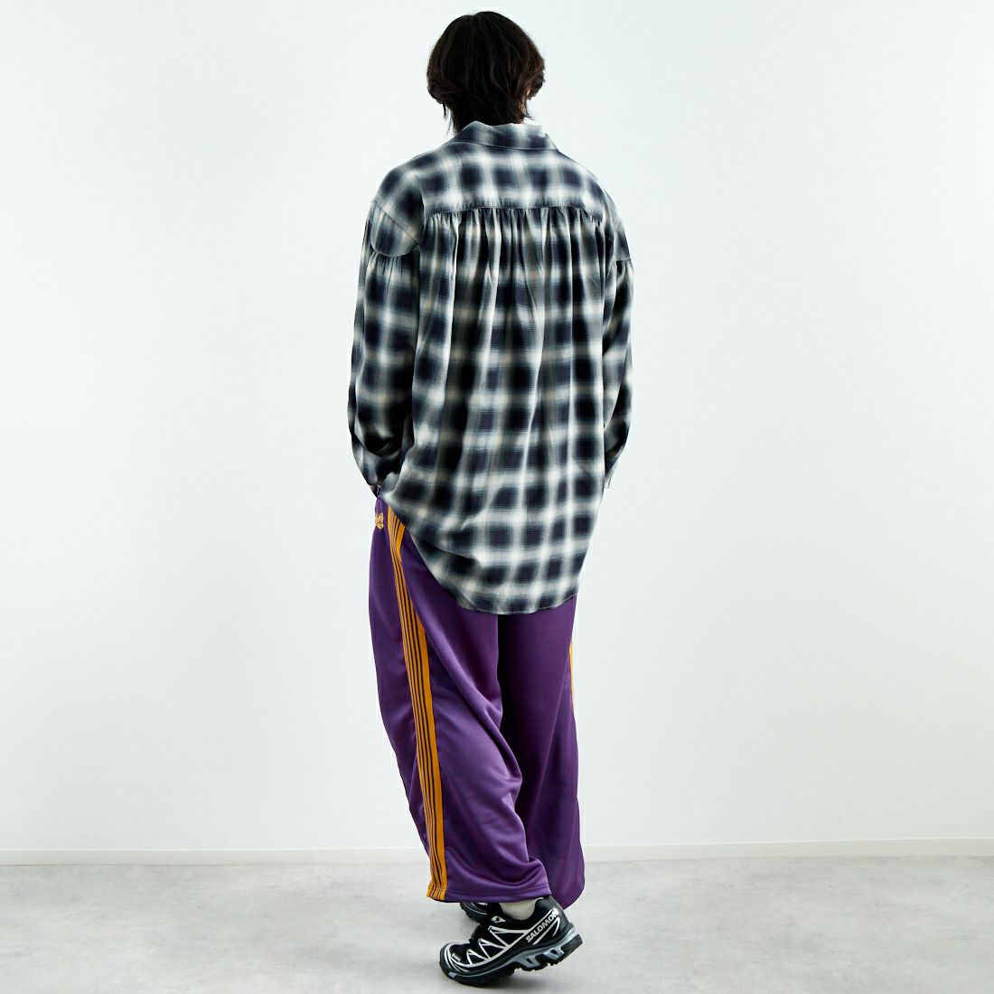 Needles [ニードルズ] ヒザデルトラックパンツ [QV311] C PURPLE &&モデル身長：179cm 着用サイズ：XS&&