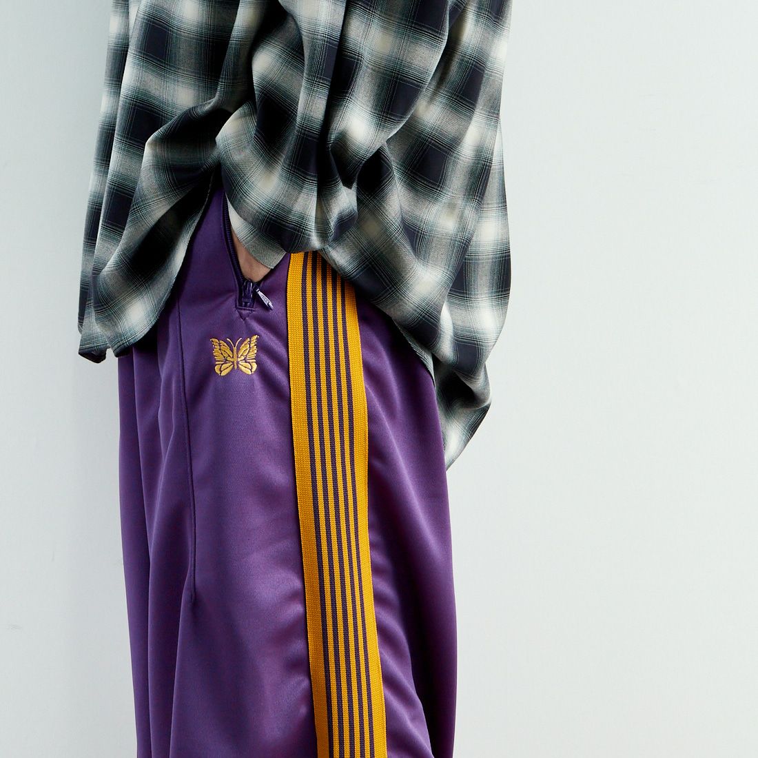 Needles [ニードルズ] ヒザデルトラックパンツ [QV311] C PURPLE &&モデル身長：179cm 着用サイズ：XS&&