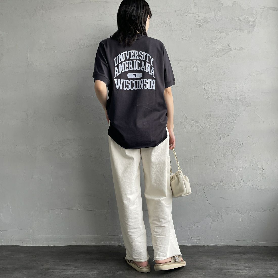 Americana × JEANS FACTORY [アメリカーナ × ジーンズファクトリー] 別注 ラウンドヘム バックプリントTシャツ [ASO-M-790-1-JF] SUMIKURO &&モデル身長：160cm 着用サイズ：F&&