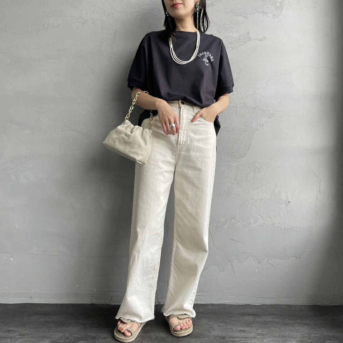 Americana × JEANS FACTORY [アメリカーナ × ジーンズファクトリー] 別注 ラウンドヘム バックプリントTシャツ [ASO-M-790-1-JF] SUMIKURO &&モデル身長：160cm 着用サイズ：F&&