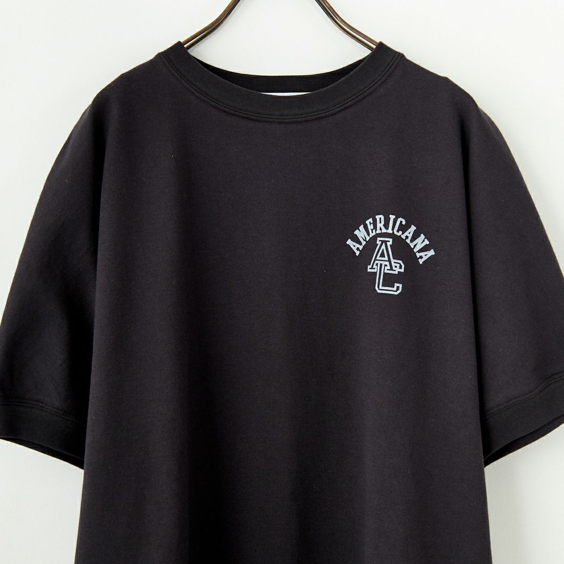 Americana × JEANS FACTORY [アメリカーナ × ジーンズファクトリー] 別注 ラウンドヘム バックプリントTシャツ [ASO-M-790-1-JF] SUMIKURO
