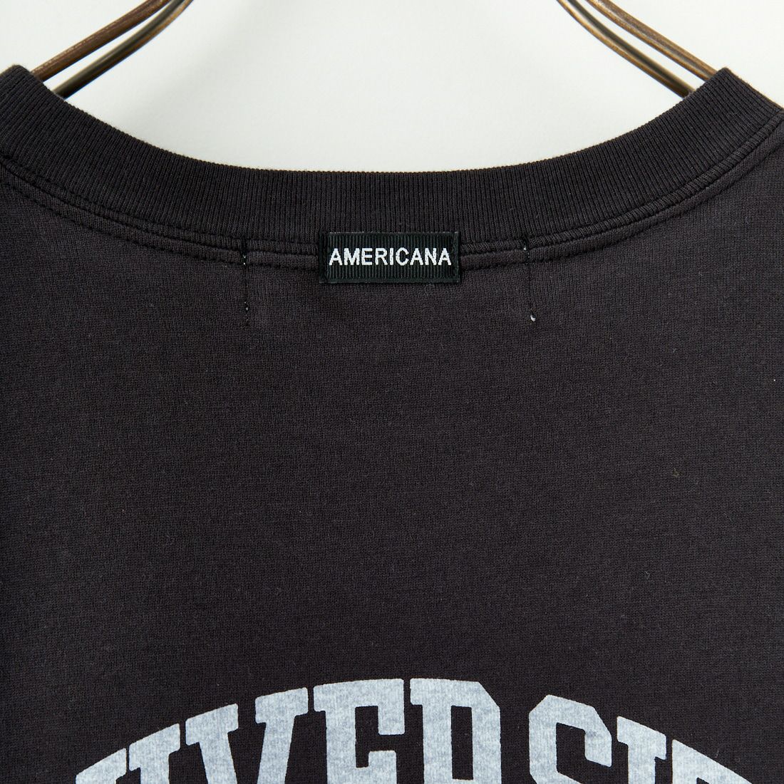 Americana × JEANS FACTORY [アメリカーナ × ジーンズファクトリー] 別注 ラウンドヘム バックプリントTシャツ [ASO-M-790-1-JF] SUMIKURO