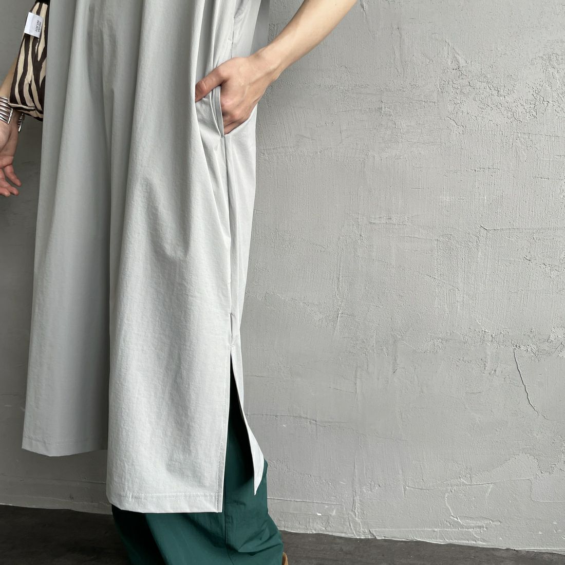 CHUMS [チャムス] エアトレイルストレッチチャムスワンピース [CH18-1353] G001 GRAY &&モデル身長：158cm 着用サイズ：WL&&