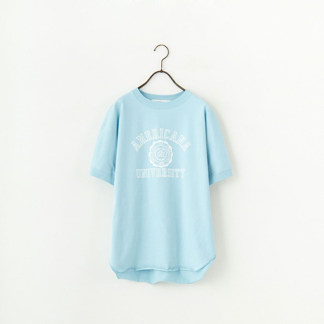 Americana × JEANS FACTORY [アメリカーナ × ジーンズファクトリー] 別注 ラウンドヘム カレッジプリントTシャツ [ASO-M-790-2-JF] LT.BLUE