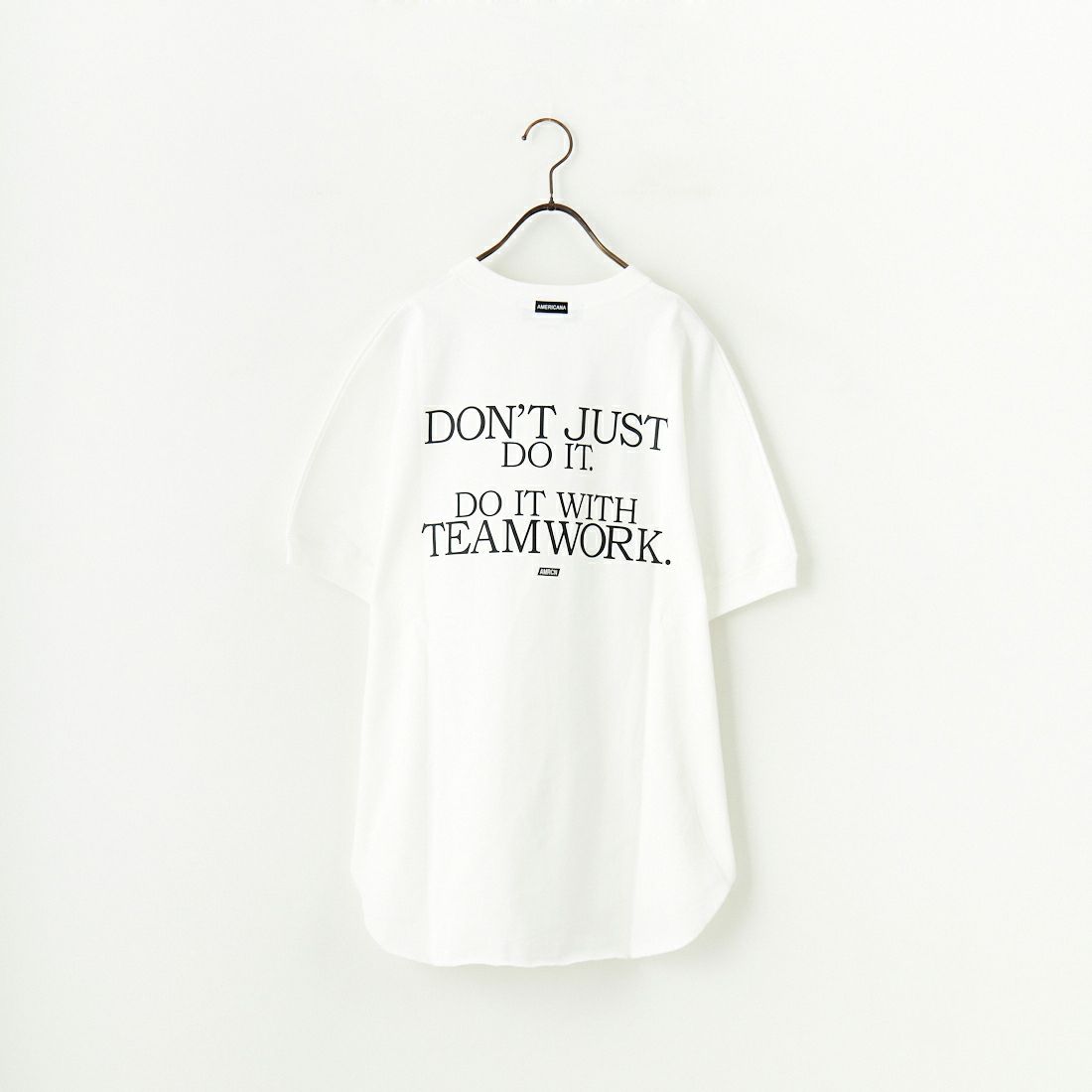 Americana × JEANS FACTORY [アメリカーナ × ジーンズファクトリー] 別注 ラウンドヘム バックプリントTシャツ [ASO-M-790-3-JF] WHITE