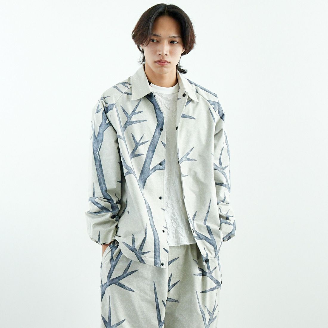 SEDAN ALL-PURPOSE [セダン オールパーパス] カモフラージュ コーチジャケット [SD25S-JK03] SNOW CAMO &&モデル身長：179cm 着用サイズ：L&&