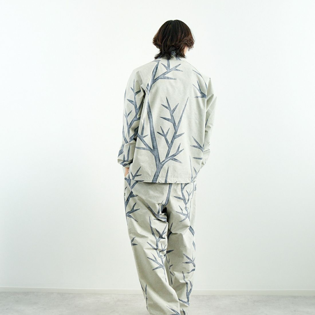 SEDAN ALL-PURPOSE [セダン オールパーパス] カモフラージュ コーチジャケット [SD25S-JK03] SNOW CAMO &&モデル身長：179cm 着用サイズ：L&&