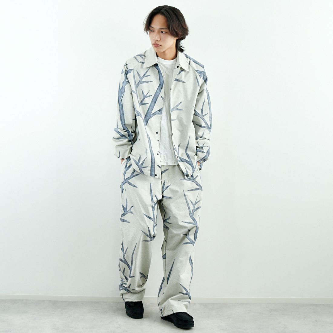 SEDAN ALL-PURPOSE [セダン オールパーパス] カモフラージュ ワイドトラックパンツ [SD25S-PT04] SNOW CAMO &&モデル身長：179cm 着用サイズ：XL&&