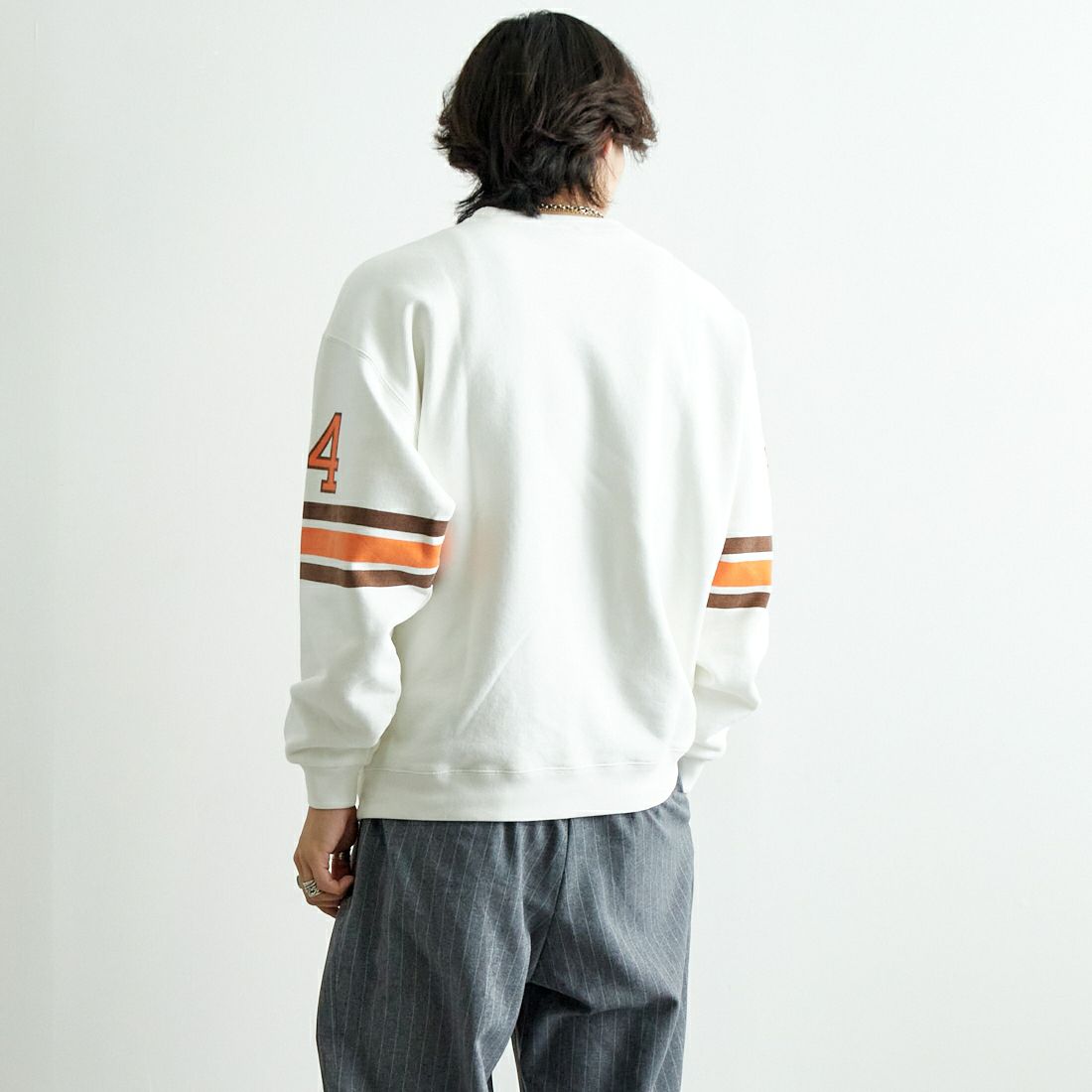 JACKSON MATISSE [ジャクソンマティス] ナンバリングロゴスウェット [JM25SS006] BRN/ORG &&モデル身長：179cm 着用サイズ：M&