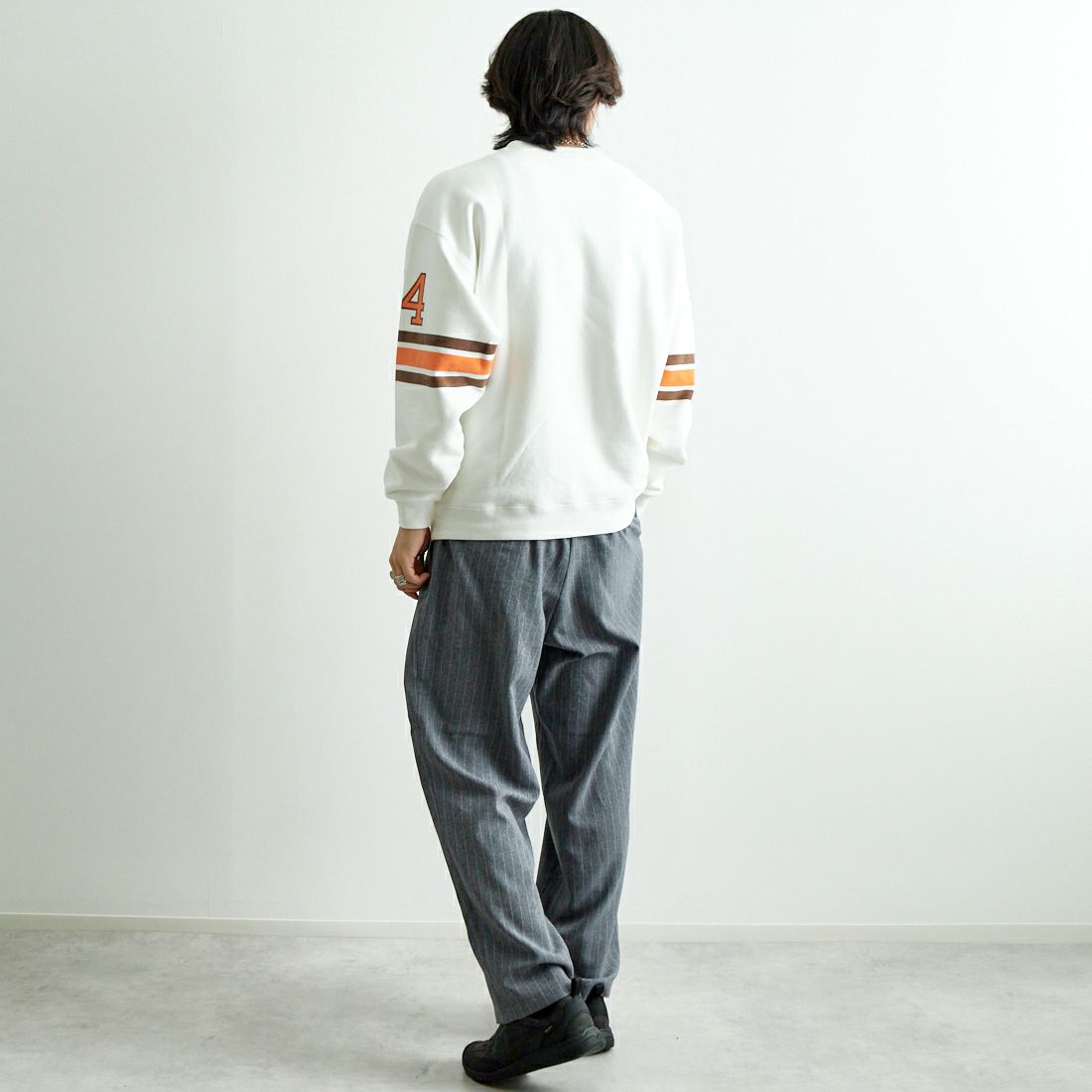 JACKSON MATISSE [ジャクソンマティス] ナンバリングロゴスウェット [JM25SS006] BRN/ORG &&モデル身長：179cm 着用サイズ：M&