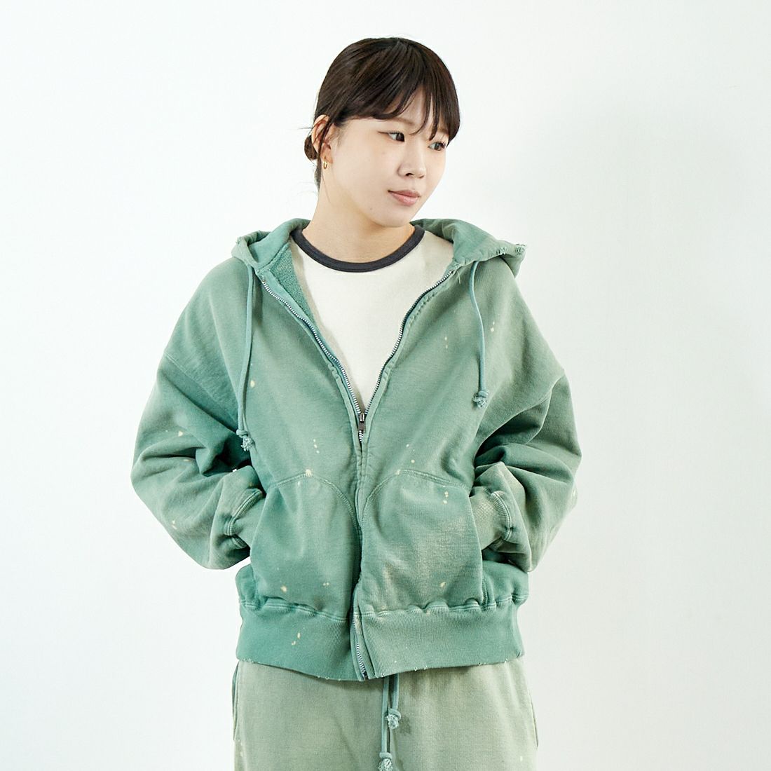 BOW WOW [バウワウ] エイジングジップフーディ [BW251-ZHA] GREEN AGIN &&モデル身長：167cm 着用サイズ：S&&