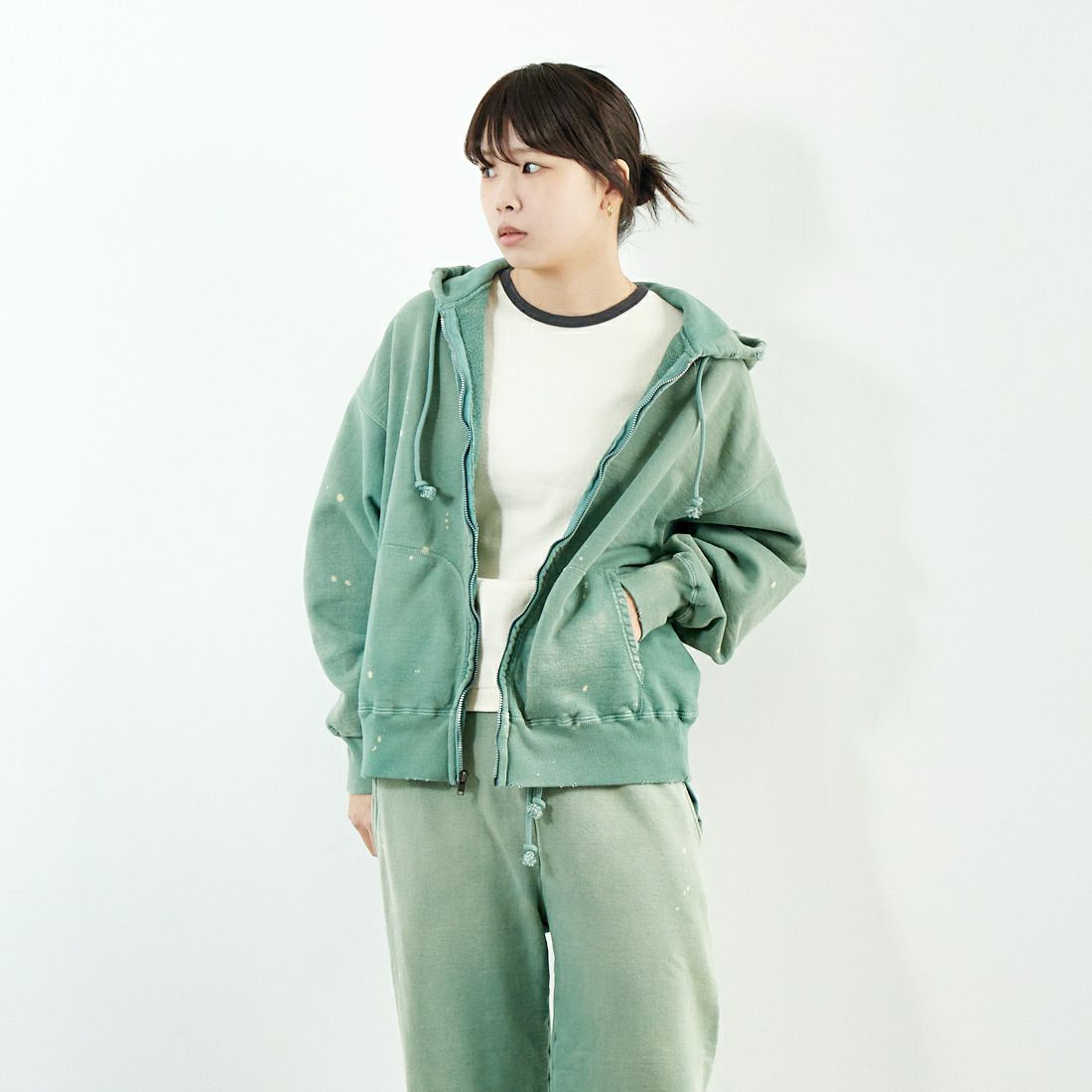 BOW WOW [バウワウ] エイジングジップフーディ [BW251-ZHA] GREEN AGIN &&モデル身長：167cm 着用サイズ：S&&