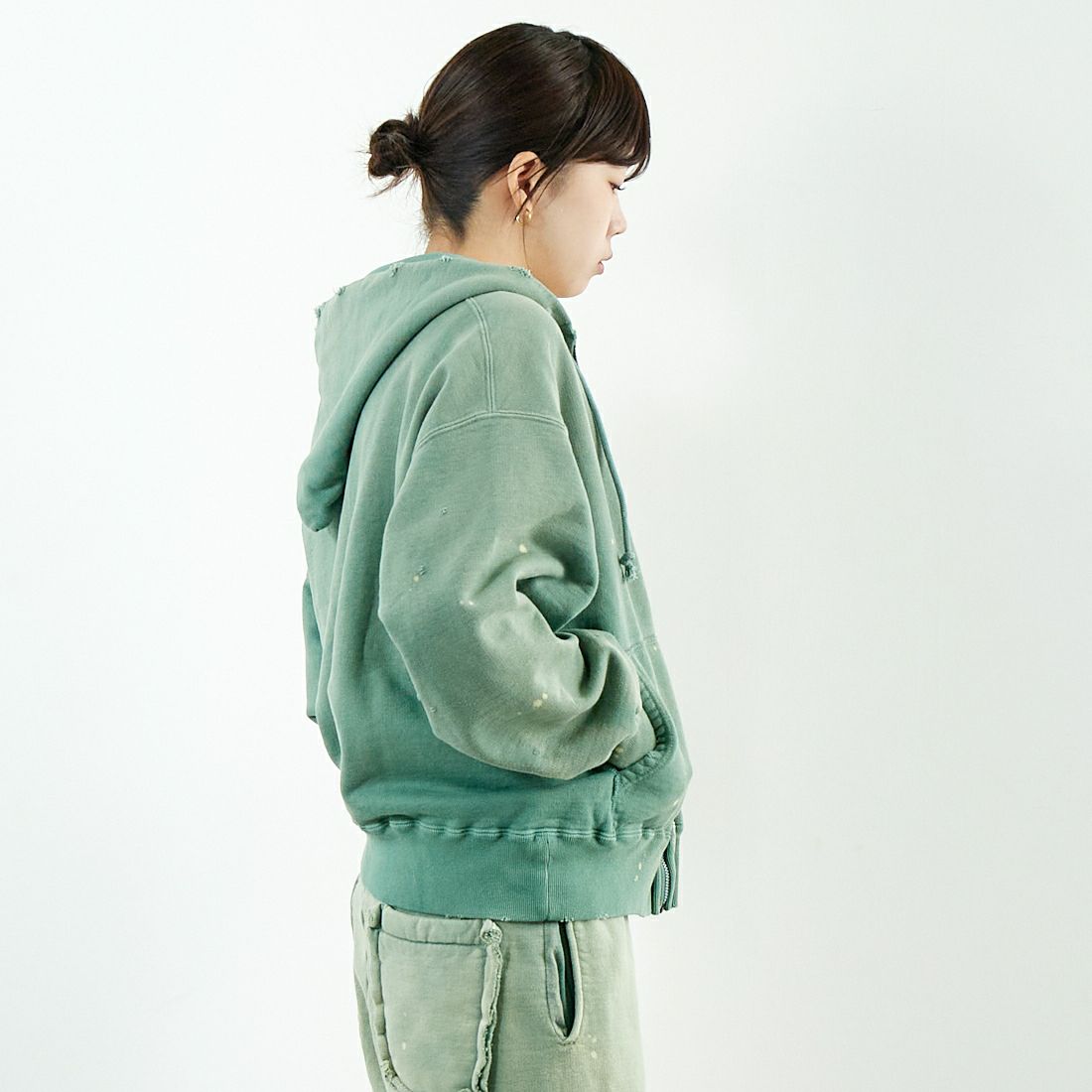 BOW WOW [バウワウ] エイジングジップフーディ [BW251-ZHA] GREEN AGIN &&モデル身長：167cm 着用サイズ：S&&