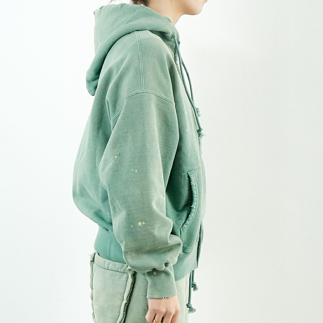 BOW WOW [バウワウ] エイジングジップフーディ [BW251-ZHA] GREEN AGIN &&モデル身長：167cm 着用サイズ：S&&
