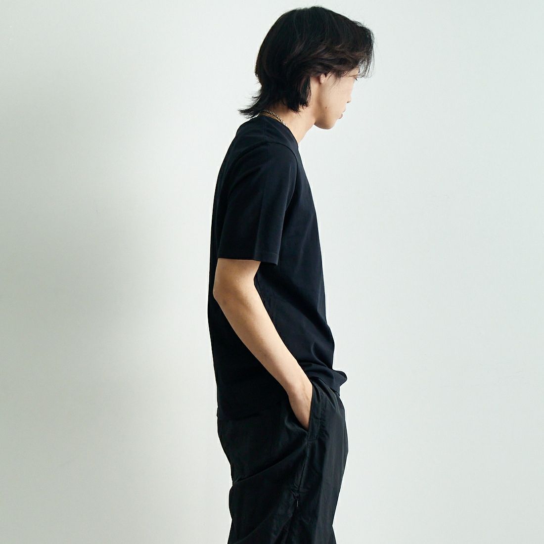 MAISON KITSUNE [メゾン キツネ] チラックスフォックスパッチ レギュラーTシャツ [LM00110KJ0008] P199 BLACK &&モデル身長：179cm 着用サイズ：M&&