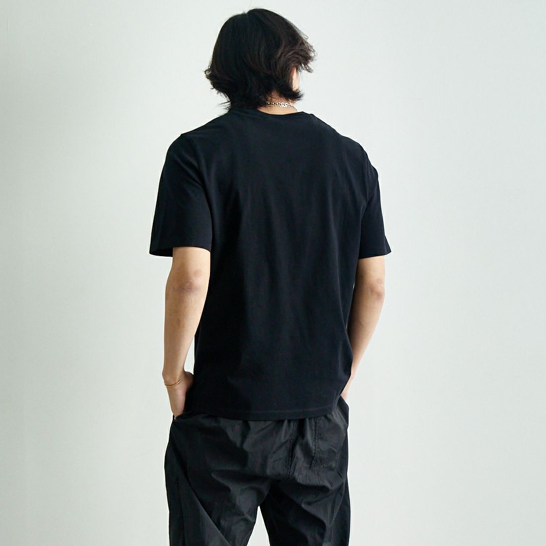 MAISON KITSUNE [メゾン キツネ] チラックスフォックスパッチ レギュラーTシャツ [LM00110KJ0008] P199 BLACK &&モデル身長：179cm 着用サイズ：M&&