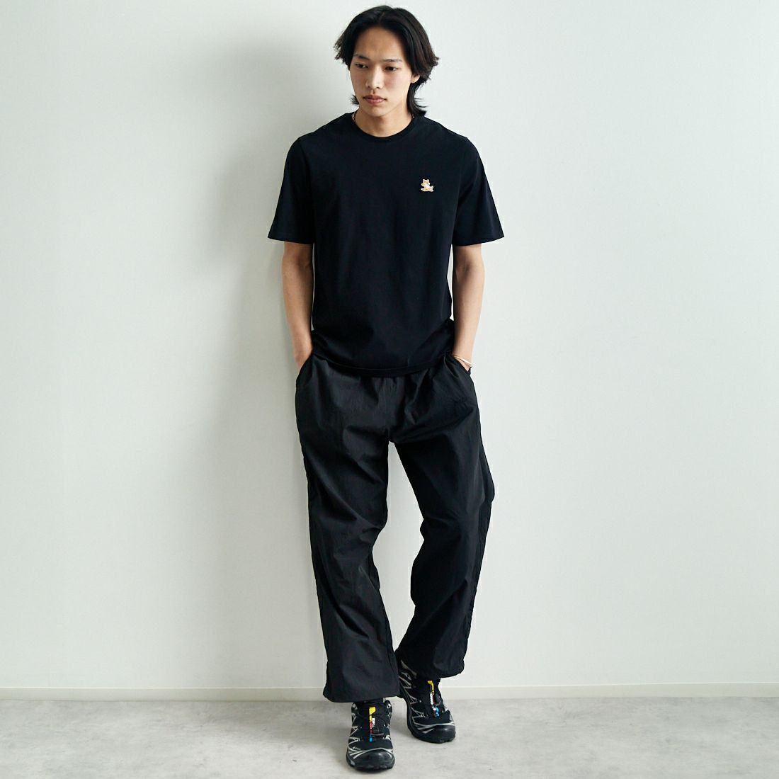 MAISON KITSUNE [メゾン キツネ] チラックスフォックスパッチ レギュラーTシャツ [LM00110KJ0008] P199 BLACK &&モデル身長：179cm 着用サイズ：M&&