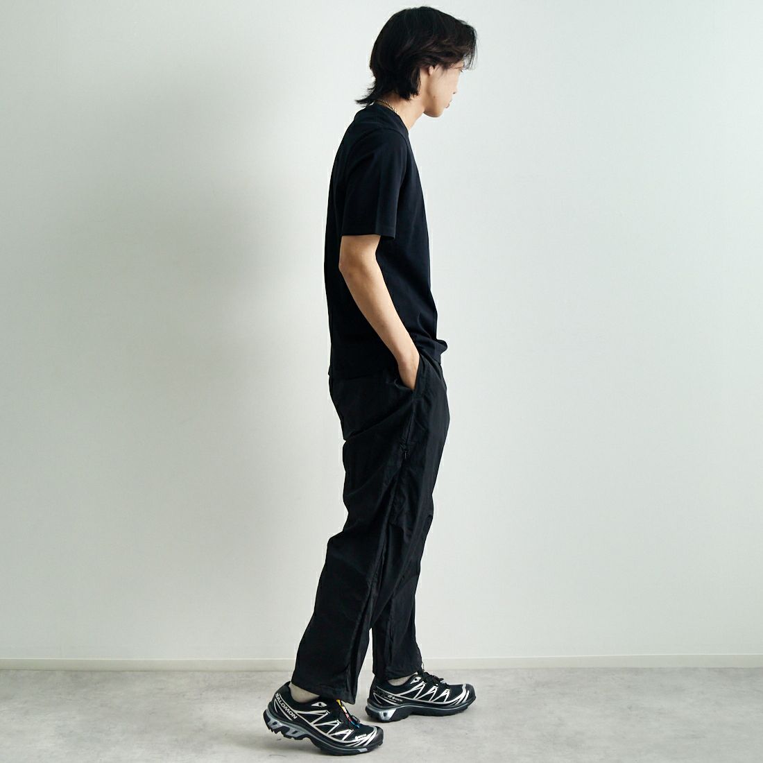 MAISON KITSUNE [メゾン キツネ] チラックスフォックスパッチ レギュラーTシャツ [LM00110KJ0008] P199 BLACK &&モデル身長：179cm 着用サイズ：M&&