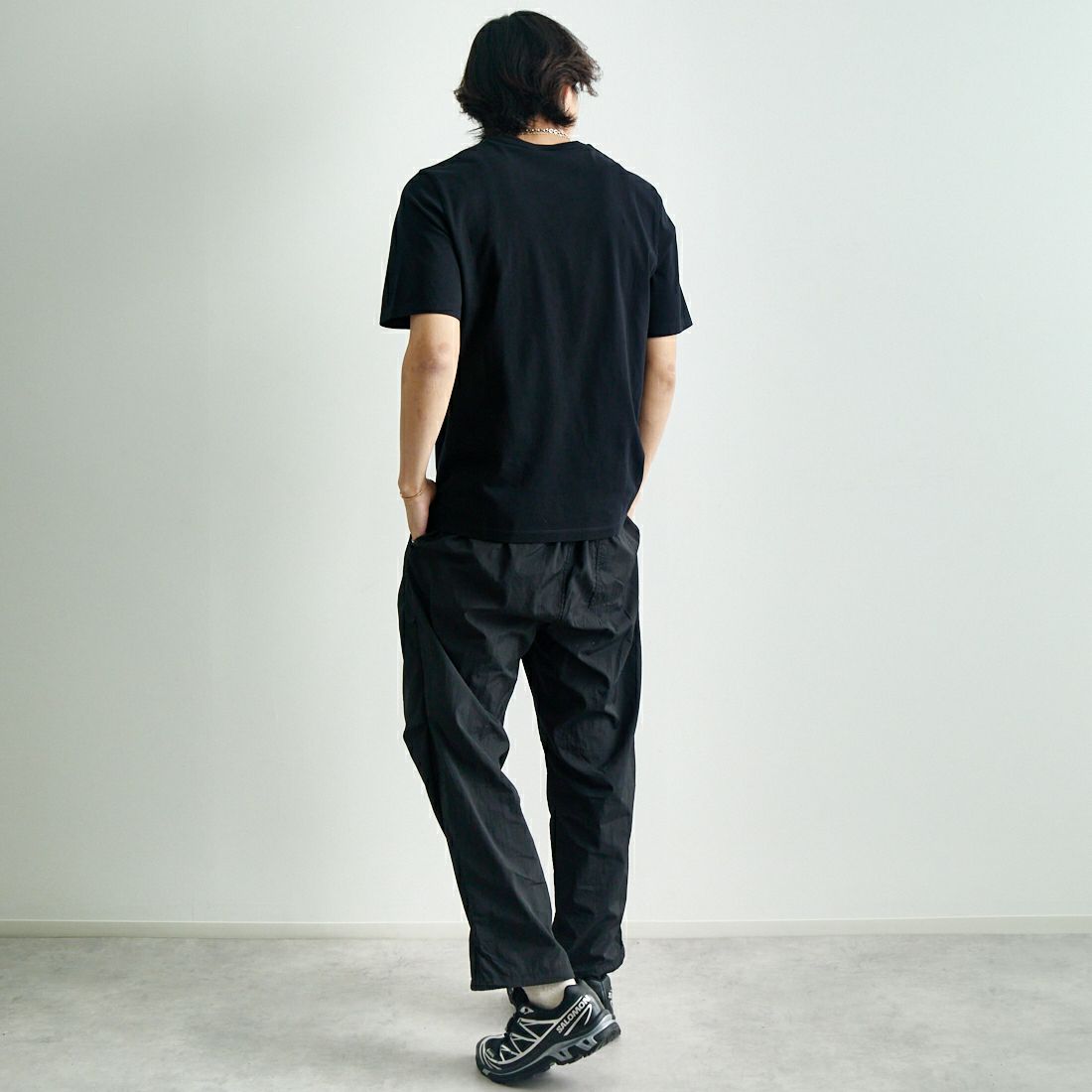 MAISON KITSUNE [メゾン キツネ] チラックスフォックスパッチ レギュラーTシャツ [LM00110KJ0008] P199 BLACK &&モデル身長：179cm 着用サイズ：M&&