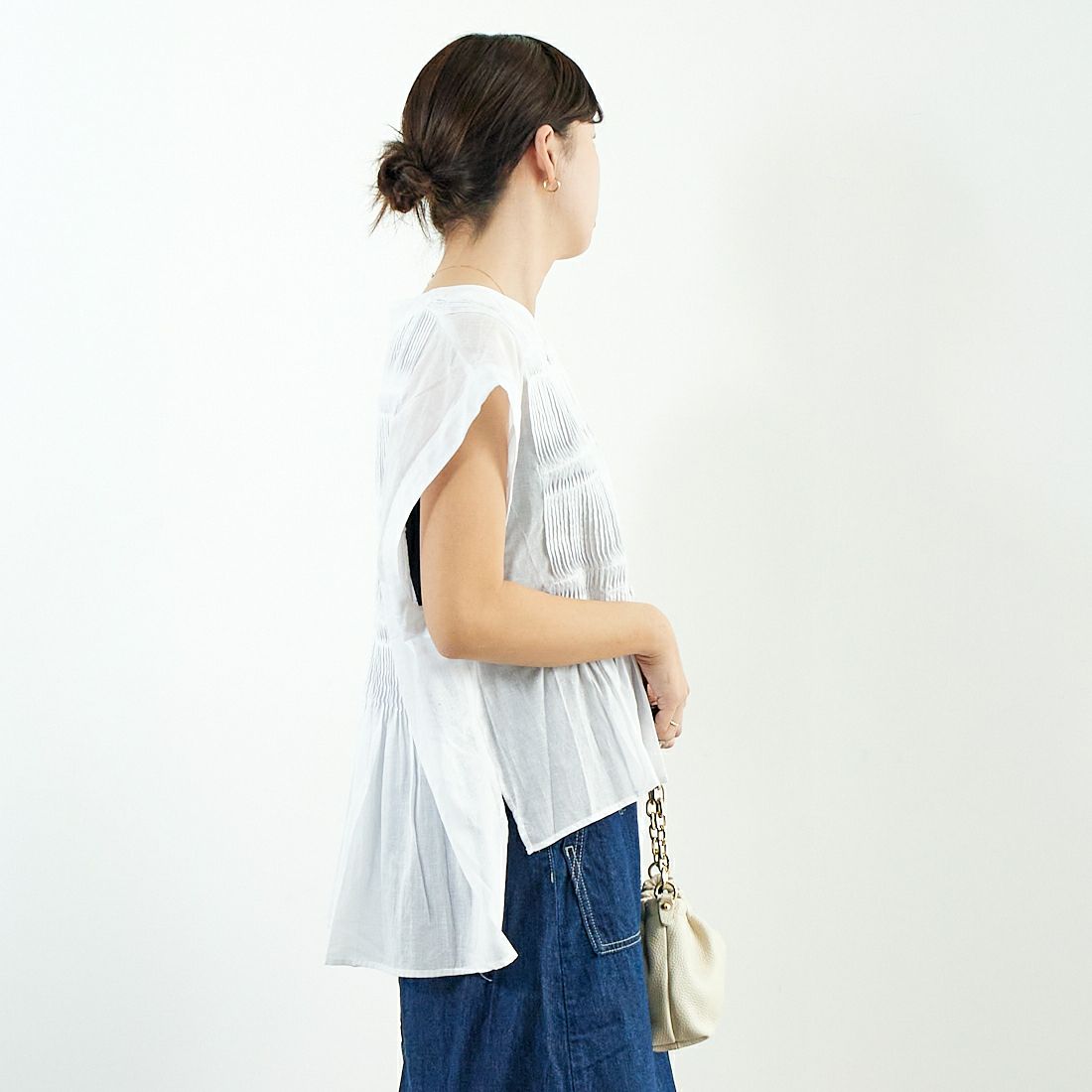 ESTROISLOSE [エストゥロワルーズ] フェザーローン ベスト [EB25107] 02 OFF &&モデル身長：167cm 着用サイズ：F&&