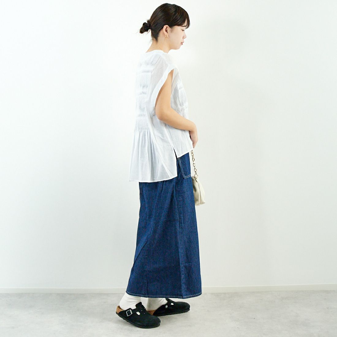 ESTROISLOSE [エストゥロワルーズ] フェザーローン ベスト [EB25107] 02 OFF &&モデル身長：167cm 着用サイズ：F&&