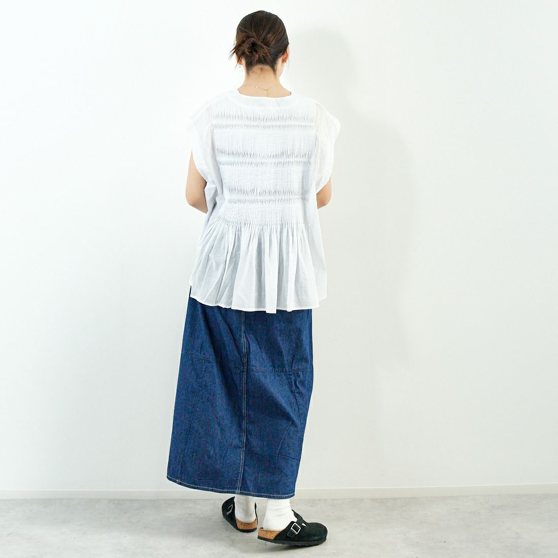 ESTROISLOSE [エストゥロワルーズ] フェザーローン ベスト [EB25107] 02 OFF &&モデル身長：167cm 着用サイズ：F&&