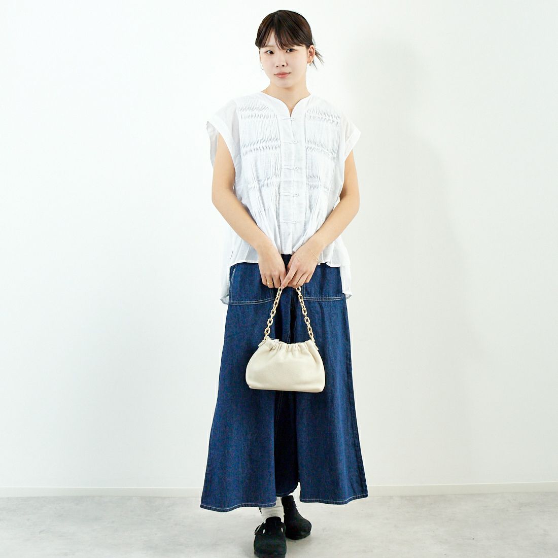 ESTROISLOSE [エストゥロワルーズ] フェザーローン ベスト [EB25107] 02 OFF &&モデル身長：167cm 着用サイズ：F&&