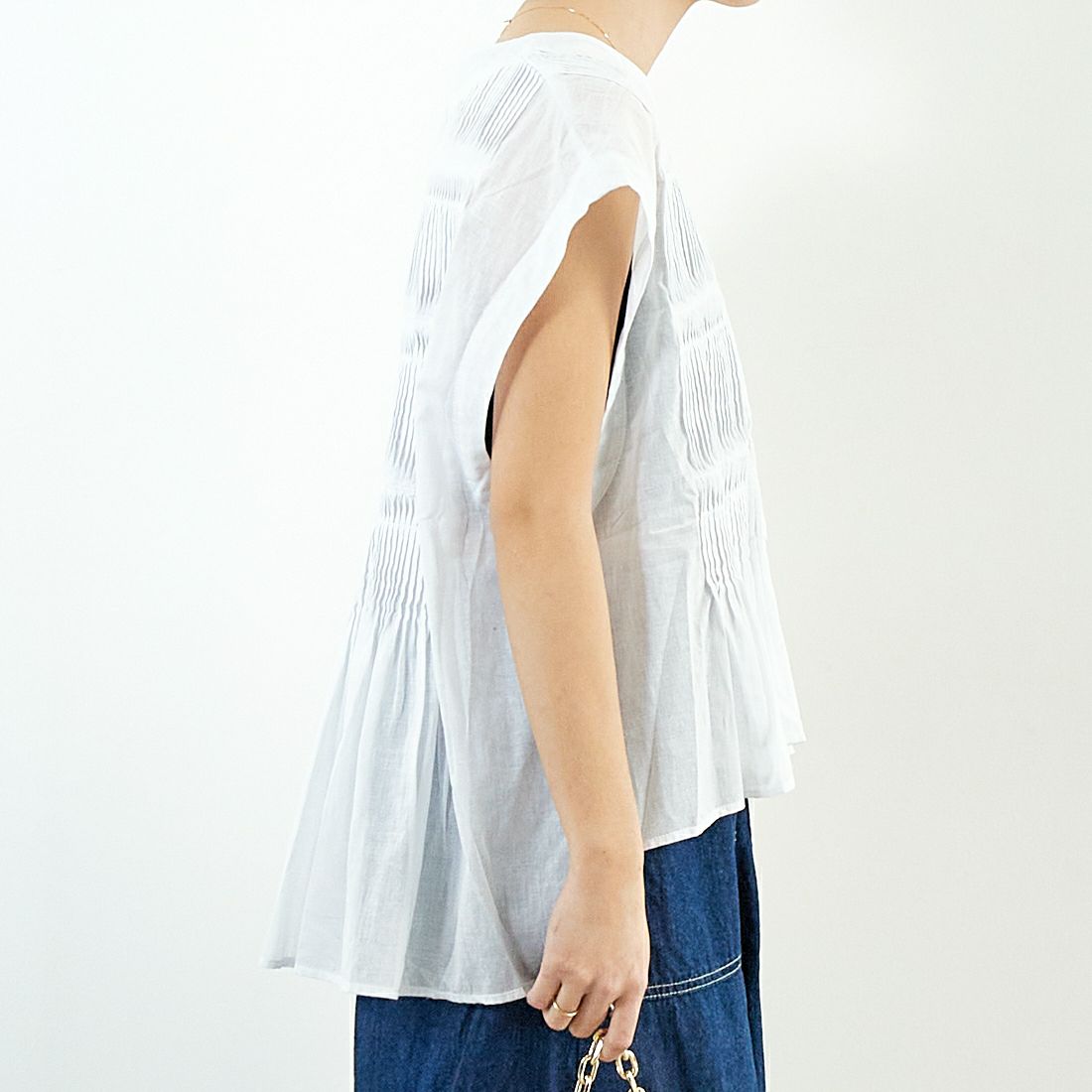 ESTROISLOSE [エストゥロワルーズ] フェザーローン ベスト [EB25107] 02 OFF &&モデル身長：167cm 着用サイズ：F&&