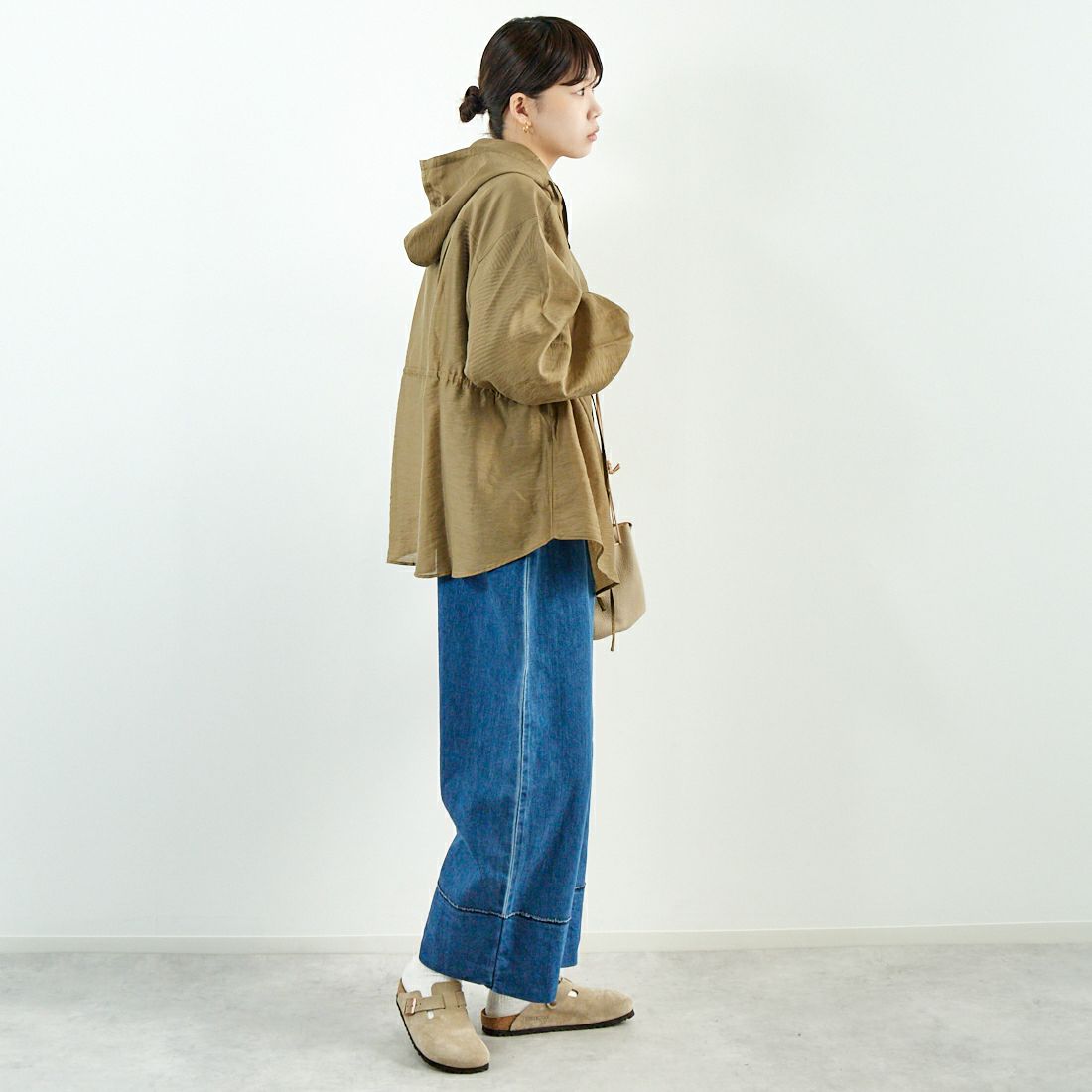 KHA:KI [カーキ] フーデッドシアーシャツ [MIL25HBL3143] KHAKI &&モデル身長：167cm 着用サイズ：1&&
