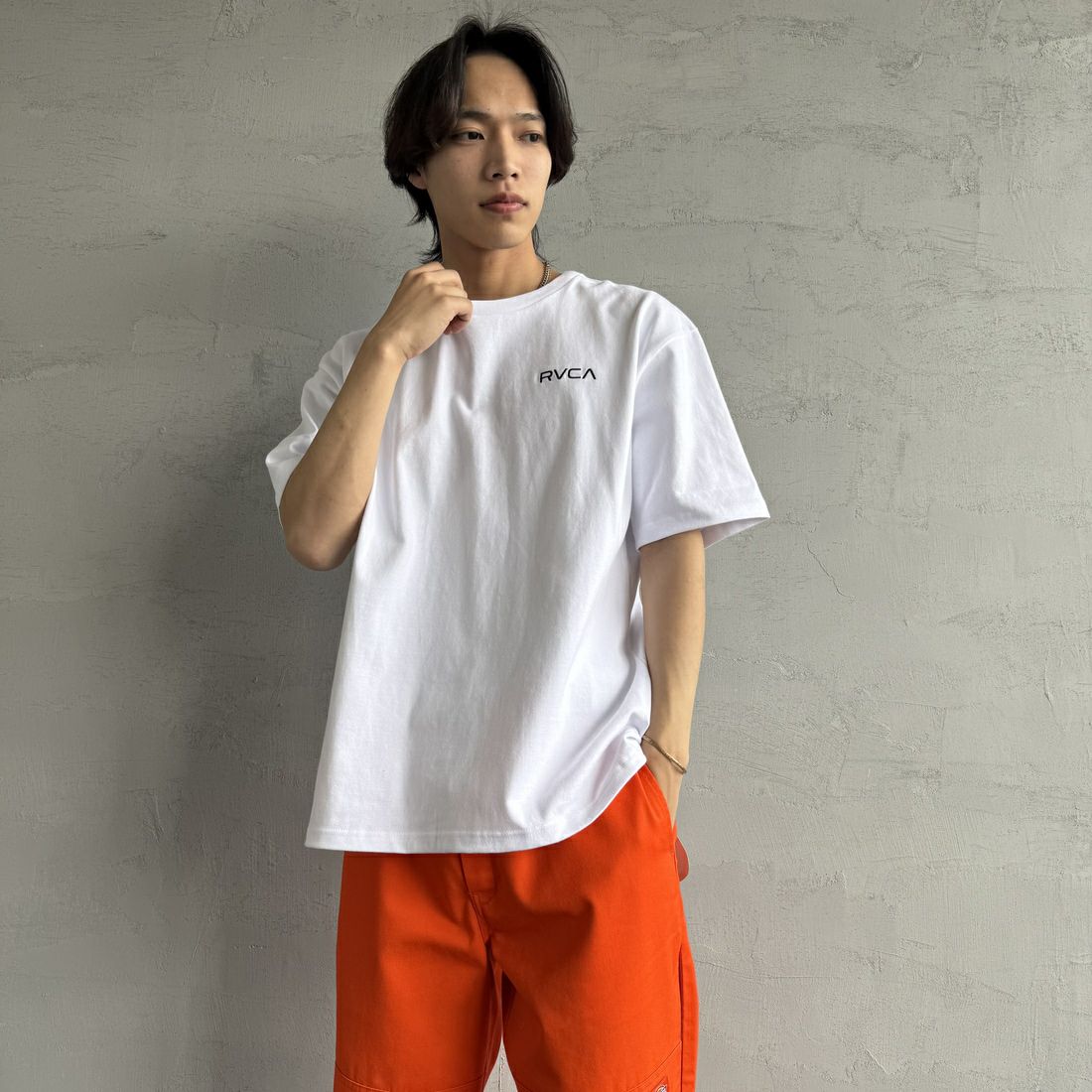RVCA [ルーカ] PALM ボックスロゴショートスリーブTシャツ [BF041-250] WHT &&モデル身長：179cm 着用サイズ：M&&