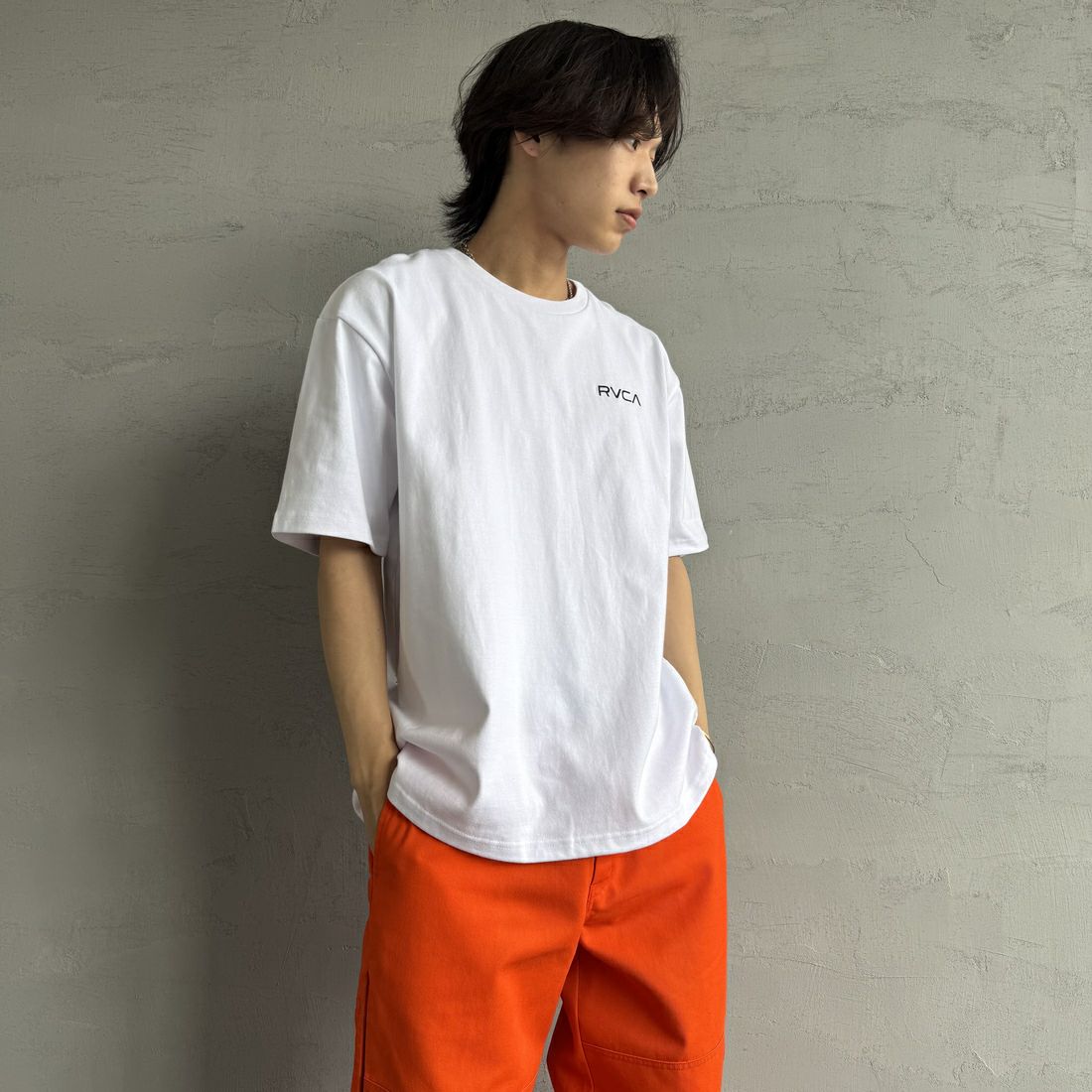 RVCA [ルーカ] PALM ボックスロゴショートスリーブTシャツ [BF041-250] WHT &&モデル身長：179cm 着用サイズ：M&&