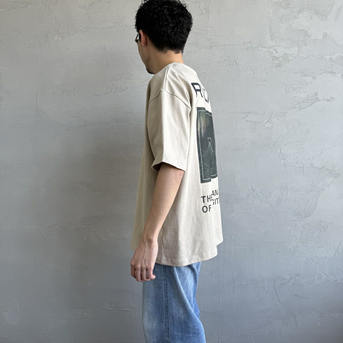 RVCA [ルーカ] PALM ボックスロゴショートスリーブTシャツ [BF041-250] LGK &&モデル身長：168cm 着用サイズ：M&&